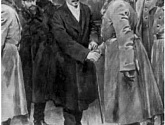 Советскую делегацию встречают на вокзале Брест-Литовска. 8.01.1918